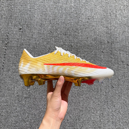 Superfly 11 Elite FG CR7 Gold Scorpion